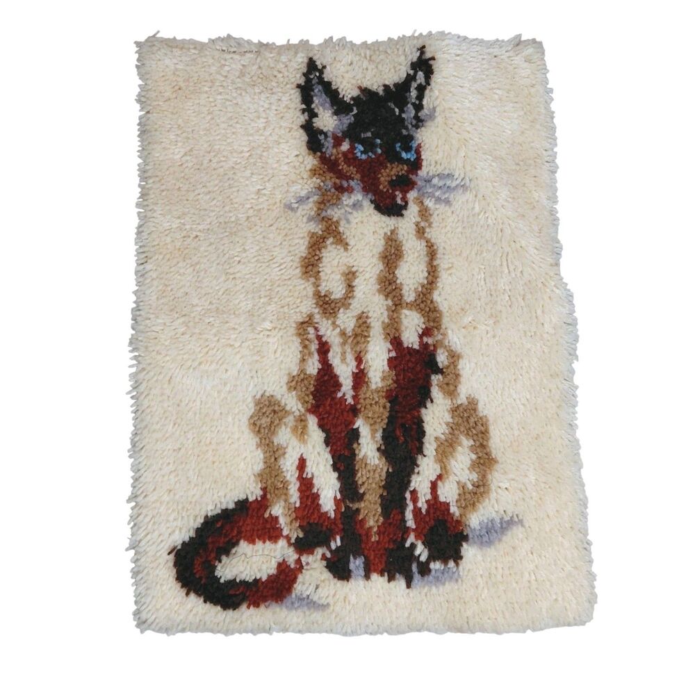 Vtg Siamese Cat Latch Hook Rug Finished Wall Hanging 27 x 20"